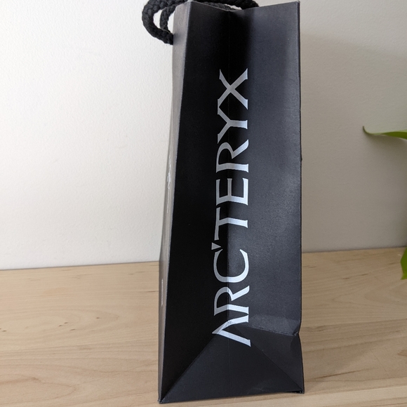 Arc'teryx paper shopping bag - Picture 6 of 6